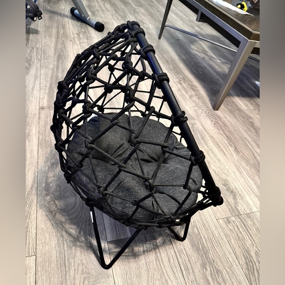 Pet smart Wicker/ metal bed like new. For small dog. Yorkie. - Picture 4 of 4